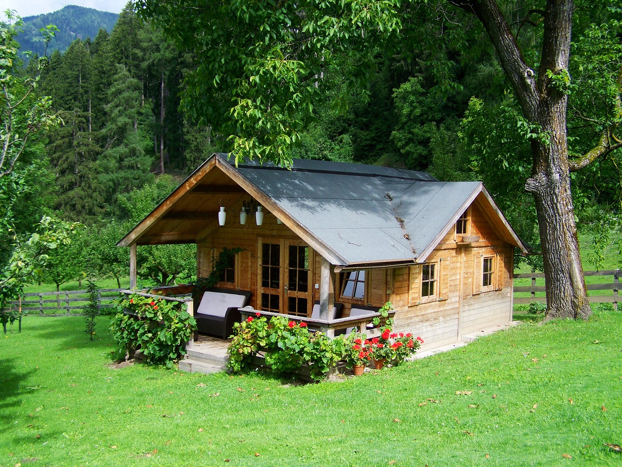 Exploring the Pros and Cons of Costco’s Tiny House & Garden Buildings